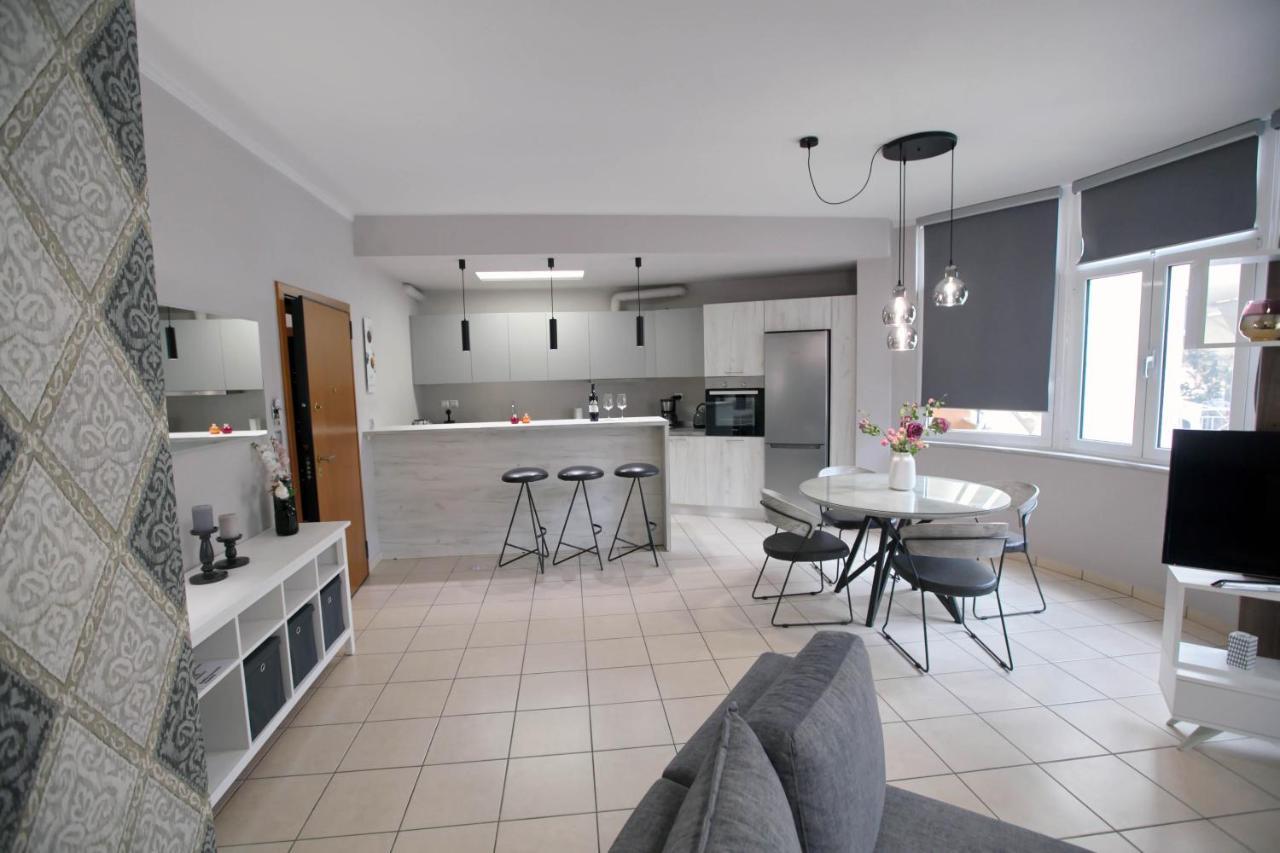 Ioanna's Luxury Two Bedroom *